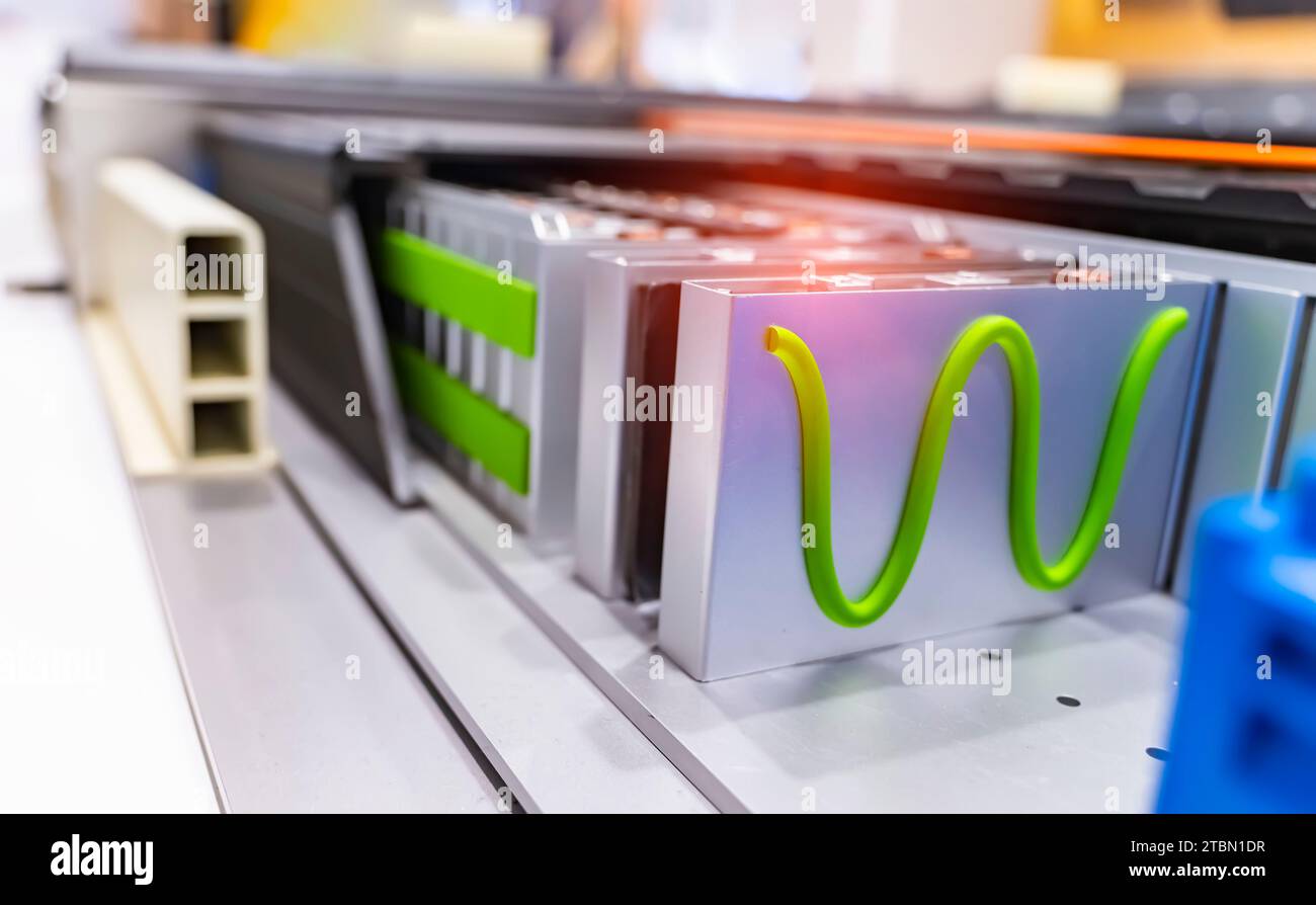 Modello di batteria al litio per auto elettriche e collegamenti di alimentazione con grasso al silicone termoconduttivo Foto Stock
