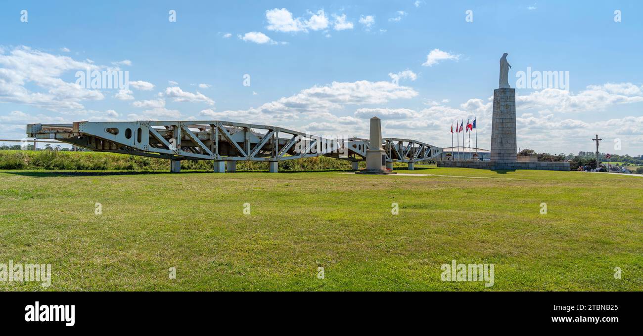 Memorial Royal Engineers vicino ad Arromanches-les-Bains, una delle cinque aree dell'invasione alleata della Francia occupata dai tedeschi in Normandia Foto Stock