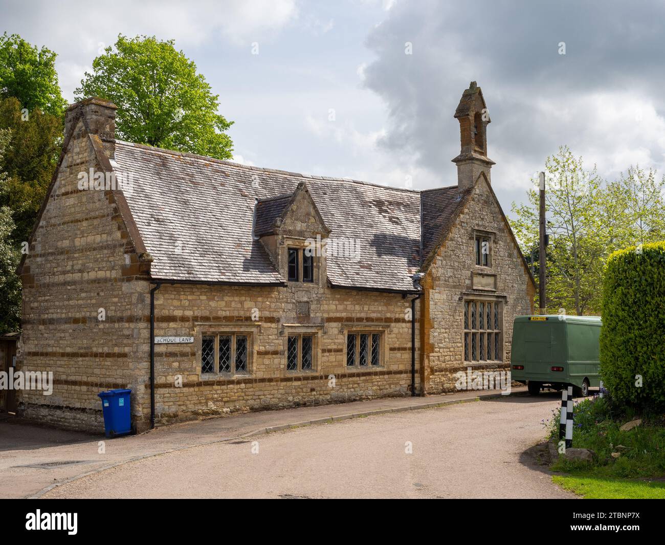 La Old School nel villaggio di Abthorpe, Northamptonshire, Regno Unito; precedentemente una Free School risalente al 1642, ora Village Hall & Community Centre Foto Stock