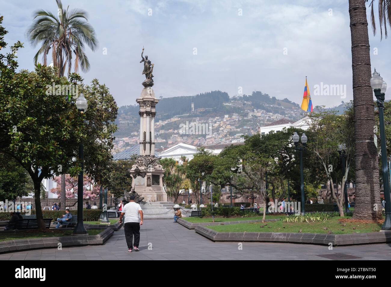 Antico monumento nella piazza principale di Quito Foto Stock