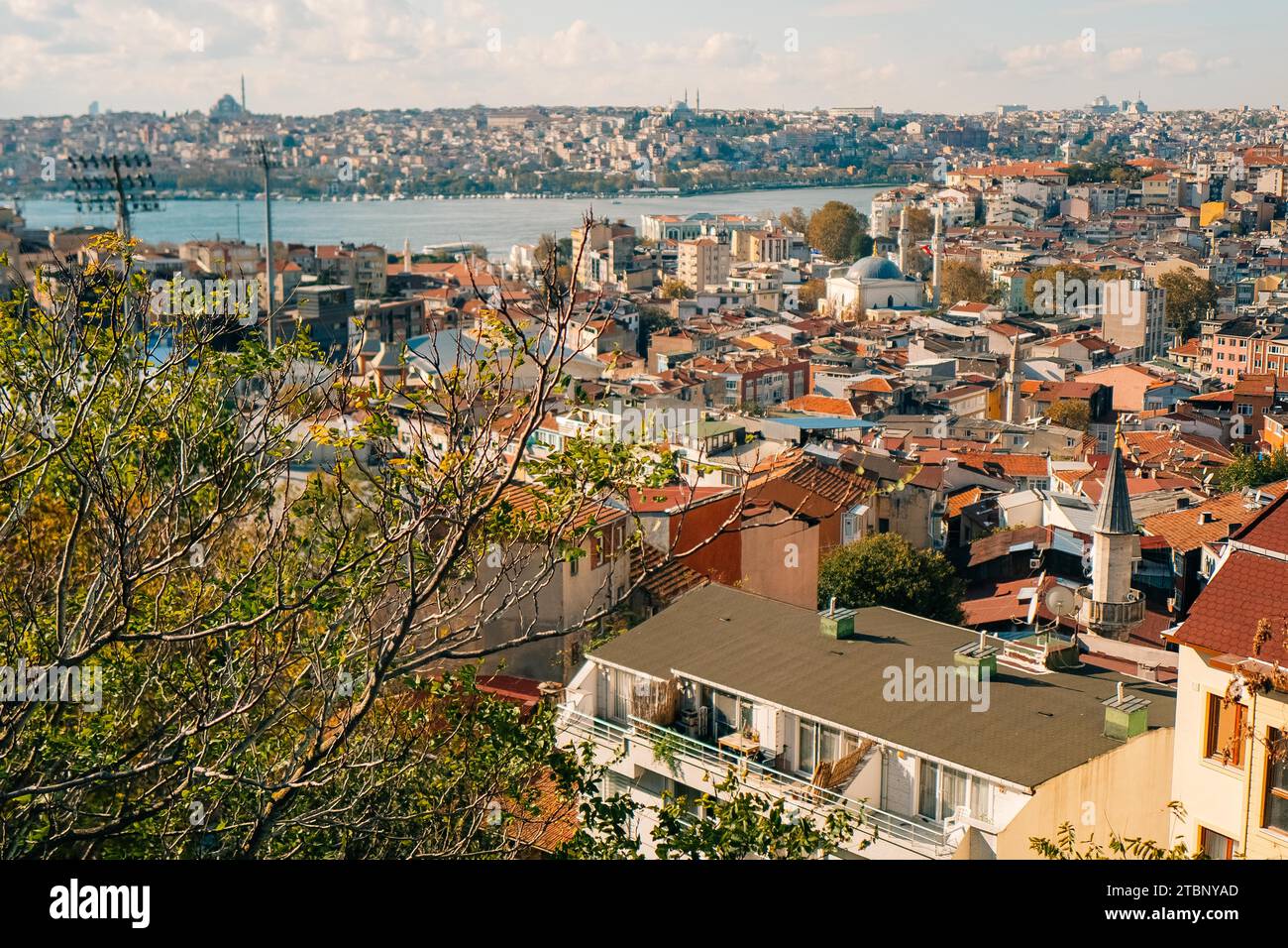 Vista panoramica di Istanbul in una giornata di sole, Türkiye Foto Stock