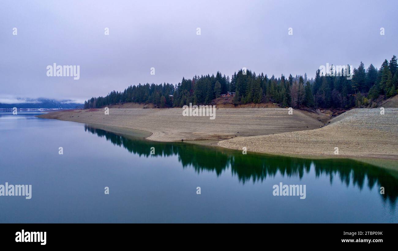 Lago CLE Elum e Cascade Mountains a dicembre Foto Stock