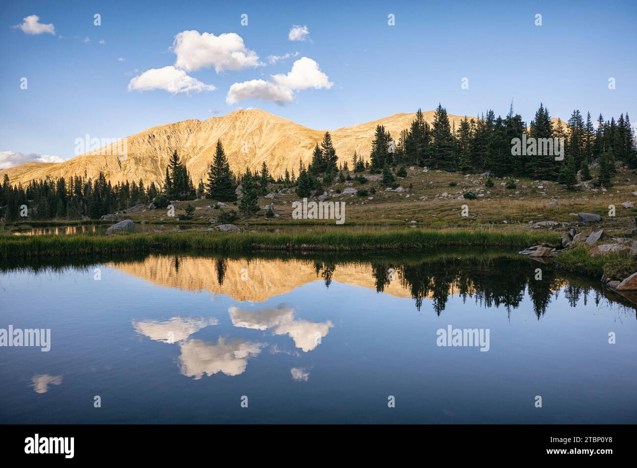 Big Lake nella natura della Santa Croce, Colorado Foto Stock