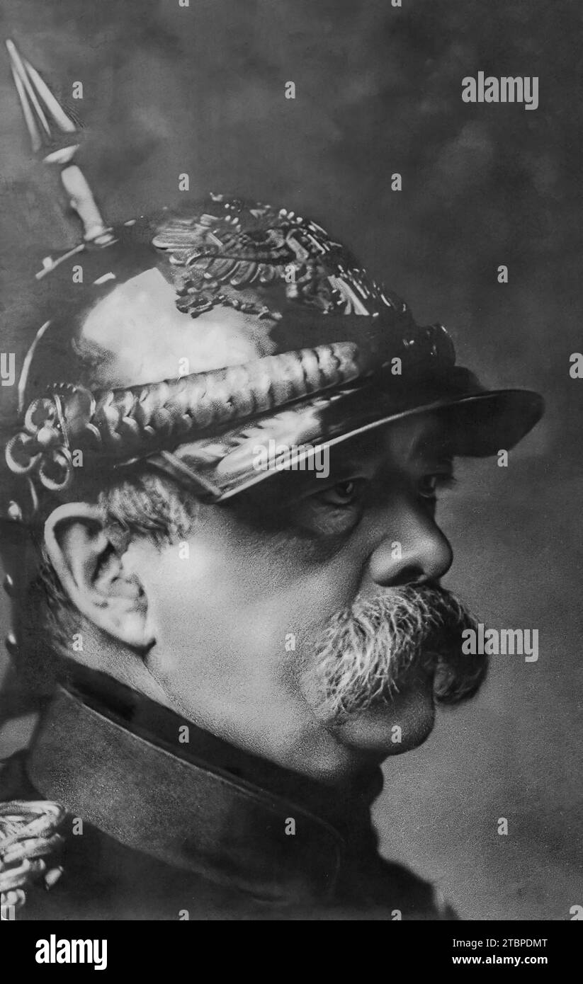 Ritratto di otto von Bismarck con un casco a spillo. 3 luglio 1871. Di P. & Petsch Loescher. Foto Stock