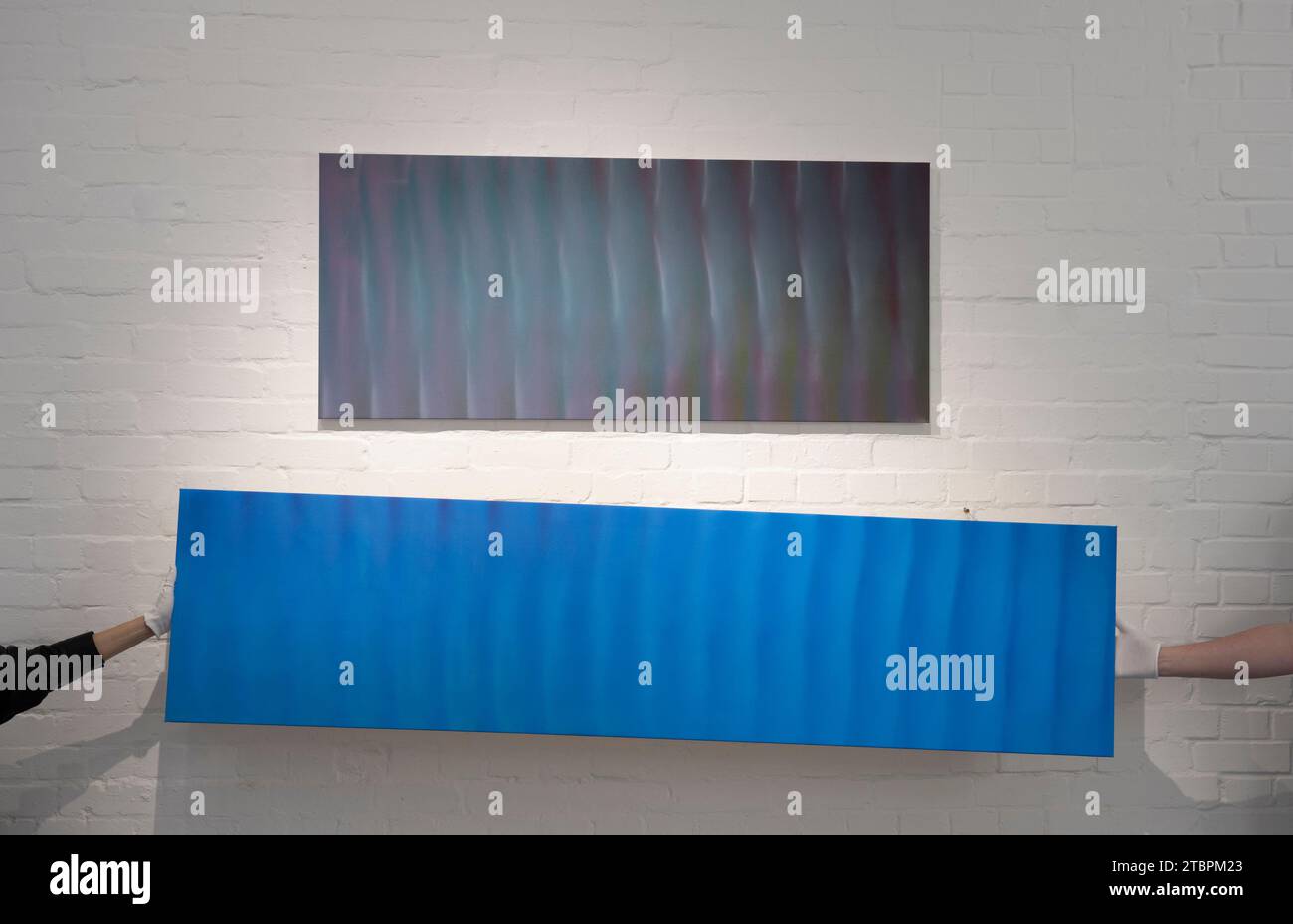 Deptford, Londra, Regno Unito. 8 dicembre 2023. L'artista rumeno Cătălin Marius Petrișor Hereșanu (nato nel 1978) presenta la sua mostra: IT's All in your Vivid Imagination, in programma dall'8 dicembre 2023 al 20 gennaio 2024 presso la galleria Elizabeth Xi Bauer di Deptford. Crediti: Malcolm Park/Alamy Live News Foto Stock