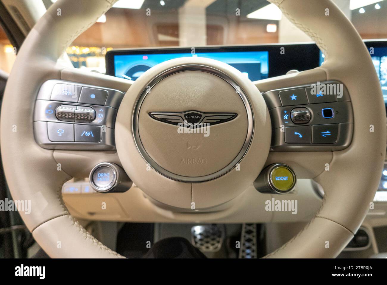 Showroom nel centro commerciale Hudson Yards per il lusso, tutte le auto elettriche Genesis, 2023, New York City, USA Foto Stock