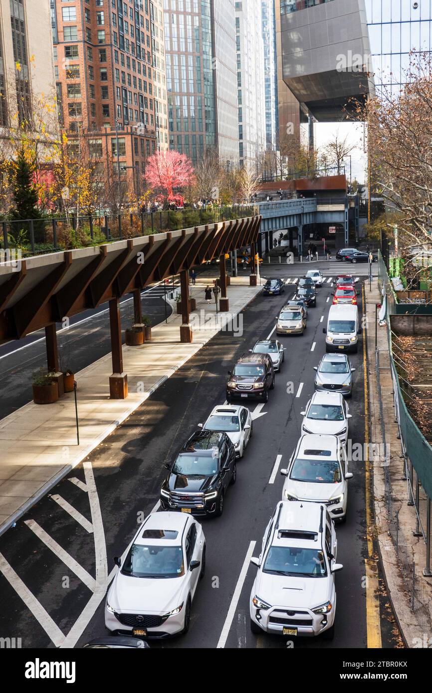 Lo sperone è una passerella rigida che collega la Highline alla sala dei treni Moynihan, 2023, New York City, USA Foto Stock