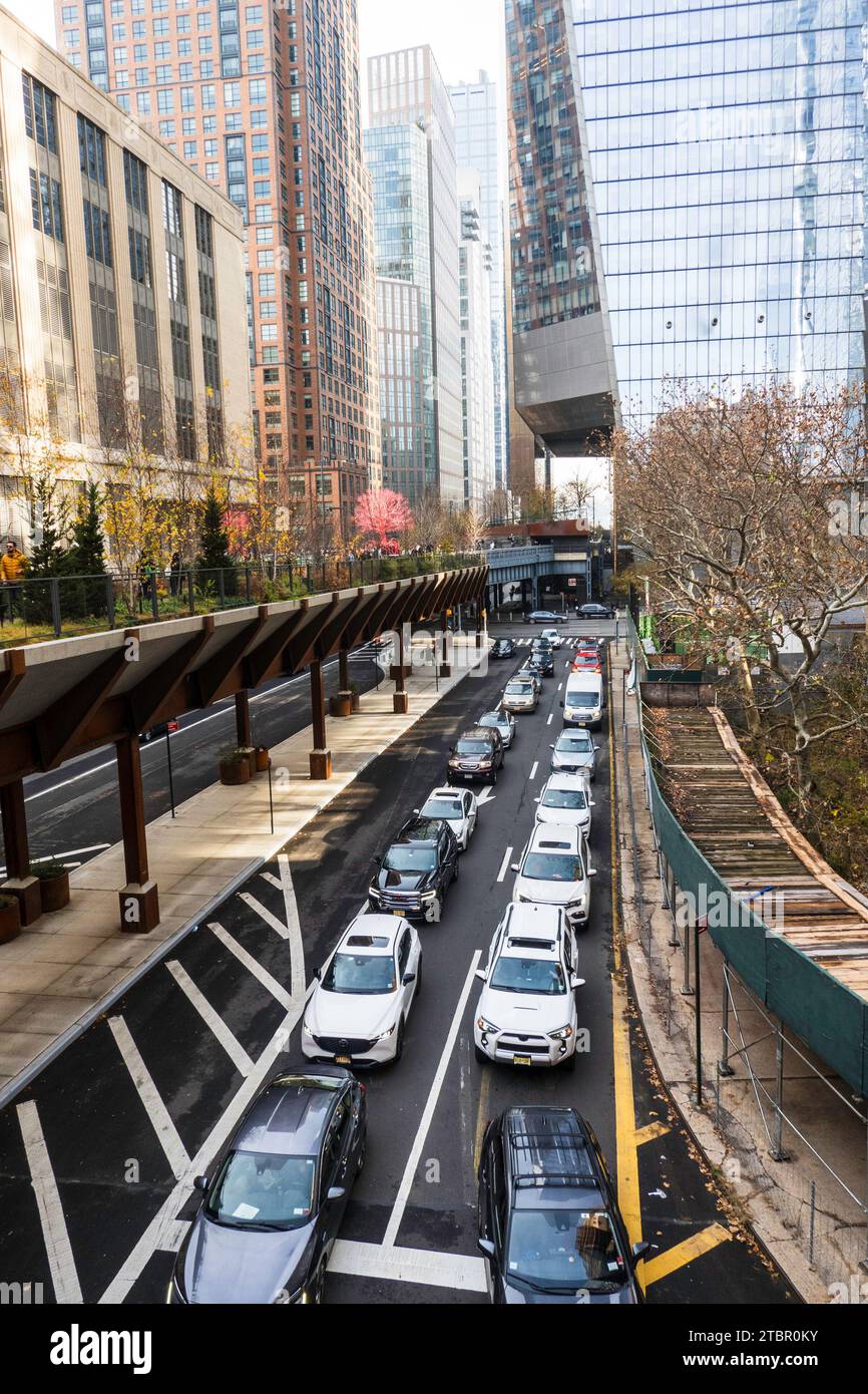 Lo sperone è una passerella rigida che collega la Highline alla sala dei treni Moynihan, 2023, New York City, USA Foto Stock