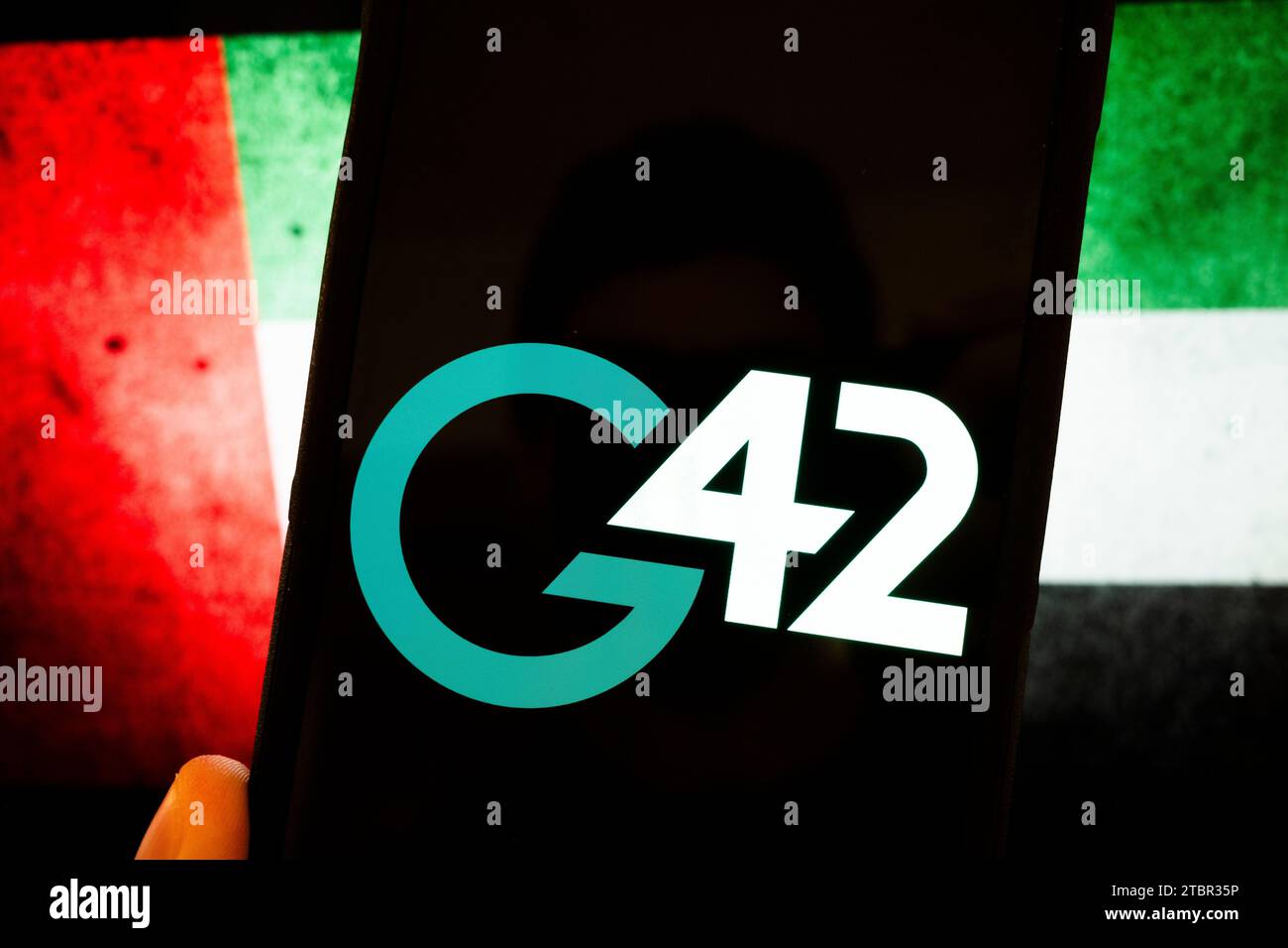 Abu Dhabi, Emirati Arabi Uniti. 6 dicembre 2023. Il logo G42.G42 è un'azienda tecnologica con sede in Medio Oriente con particolare attenzione all'intelligenza artificiale, al cloud computing e all'analisi dei dati. È stata coinvolta in vari progetti, tra cui iniziative relative all'assistenza sanitaria, alla difesa e alle città intelligenti. La società è stata fondata da Peng Xiao, che ha rinunciato alla sua cittadinanza statunitense a favore della cittadinanza degli Emirati ed è stata sottoposta a un rapporto del New York Times che accusava legami commerciali con la Cina. AI, business, tecnologia, startup, GCC, affari del Golfo. (Immagine di credito: © Taidgh Barron/ZUMA Press Wire) Foto Stock