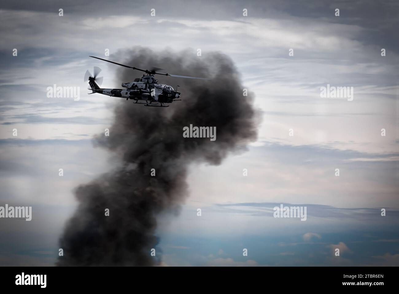 L'elicottero AH-1Z Viper partecipa alla dimostrazione Marine Air Ground Task Force (MAGTF) all'America's Airshow 2023 a Miramar, California. Foto Stock