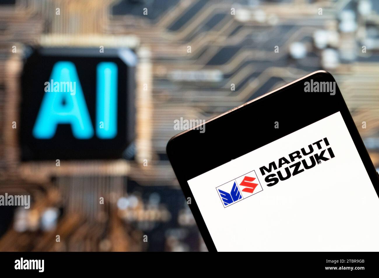 Cina. 3 novembre 2023. In questa foto, il logo della multinazionale automobilistica giapponese Maruti Suzuki è visibile su uno smartphone con un chip e un simbolo di intelligenza artificiale (ai) sullo sfondo. (Immagine di credito: © Budrul Chukrut/SOPA Images via ZUMA Press Wire) SOLO USO EDITORIALE! Non per USO commerciale! Foto Stock