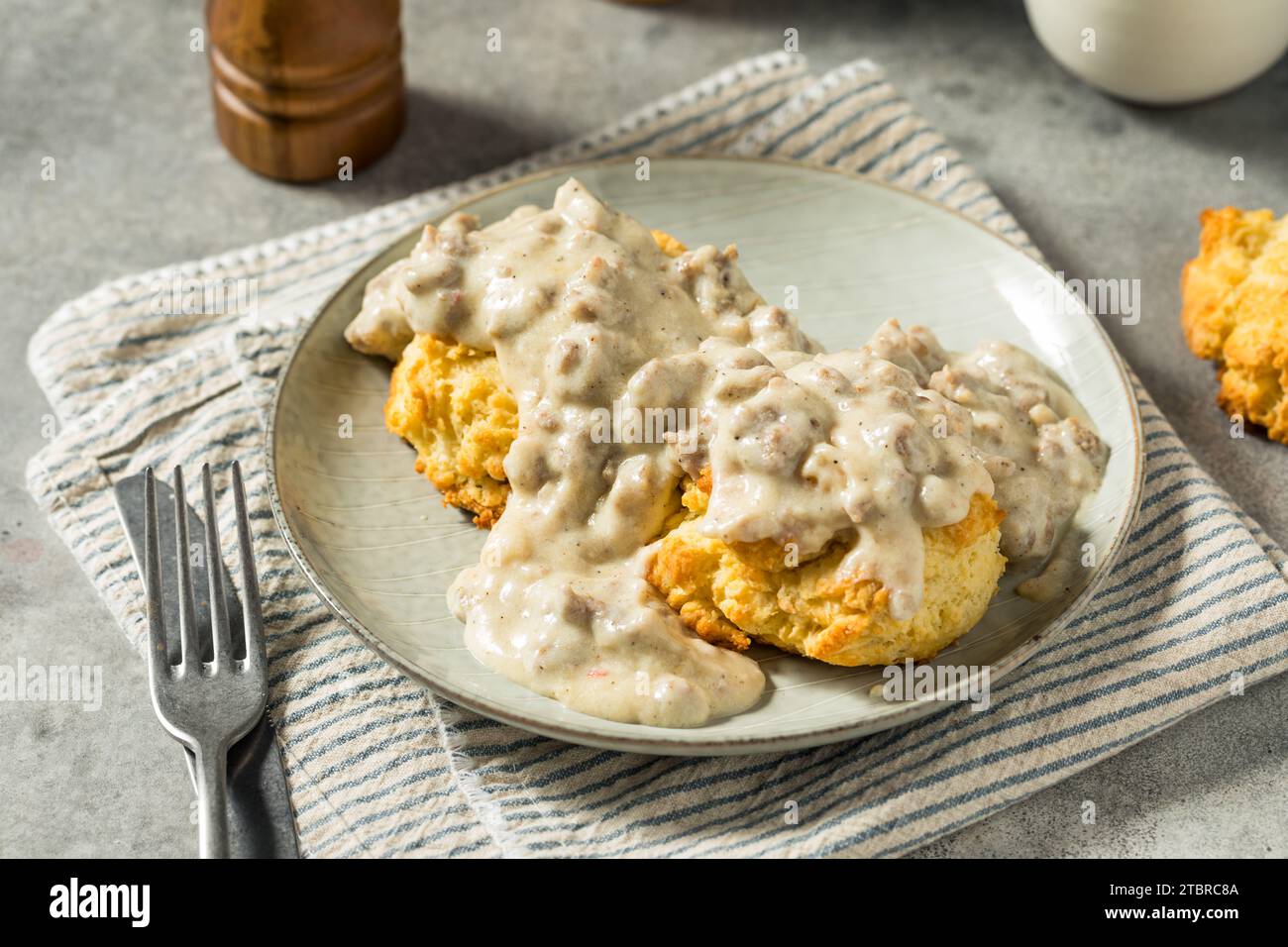 Crostini con sugo di carne fatti in casa per colazione Foto Stock