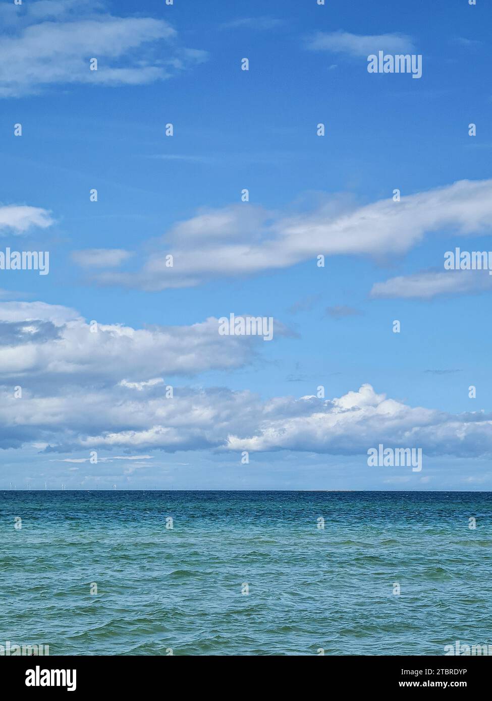 Germania, Meclemburgo-Pomerania occidentale, penisola Fischland-Darß-Zingst, vista dal molo dello Zingst alle acque turchesi del Mar Baltico Foto Stock