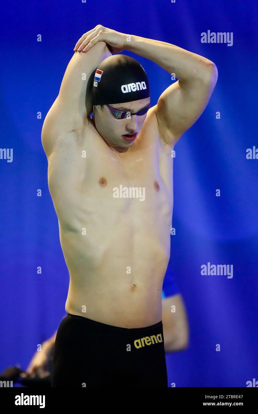 Otopeni, Romania. 8 dicembre 2023. OTOPENI, ROMANIA - 8 DICEMBRE: Lucas Peters dei Paesi Bassi prima di gareggiare nei 200 m Freestyle maschile durante i Campionati europei di nuoto a corto raggio 2023 l'8 dicembre 2023 a Otopeni, Romania. (Foto di Nikola Krstic/BSR Agency) credito: BSR Agency/Alamy Live News Foto Stock