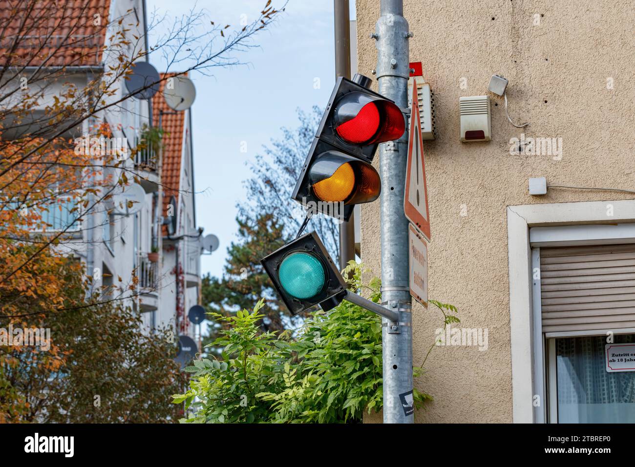Semaforo rotto, immagine simbolica per la coalizione di semafori divisa in Germania Foto Stock
