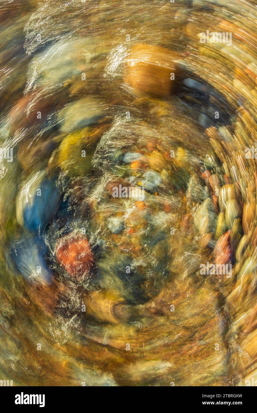 Movimento circolare da sinistra a destra creando un pattern vortex, immagine astratta dalla natura Foto Stock