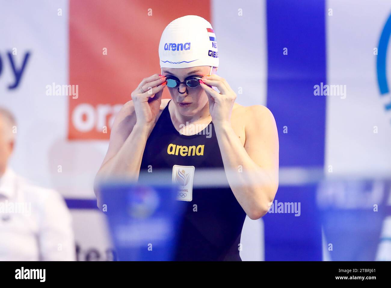 Otopeni, Romania. 8 dicembre 2023. OTOPENI, ROMANIA - 8 DICEMBRE: Tessa Giele dei Paesi Bassi prima di gareggiare nei 50 m dorso femminile durante i campionati europei di nuoto corto 2023 l'8 dicembre 2023 a Otopeni, Romania. (Foto di Nikola Krstic/BSR Agency) credito: BSR Agency/Alamy Live News Foto Stock