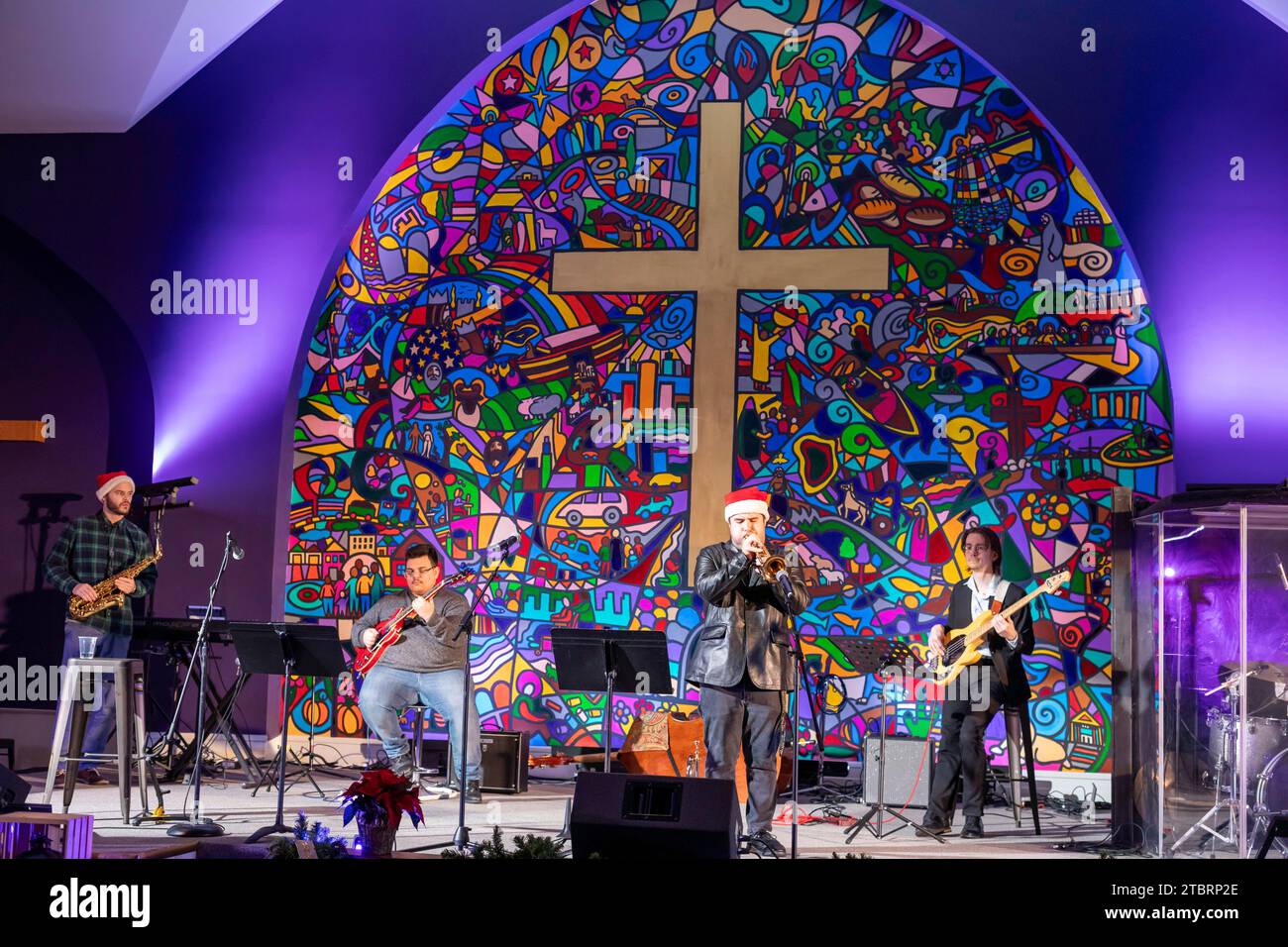 Detroit, Michigan - il quintetto Mason Bays si esibisce presso la Woodside Bible Church durante la celebrazione annuale della Noel Night Holiday di Detroit. Foto Stock