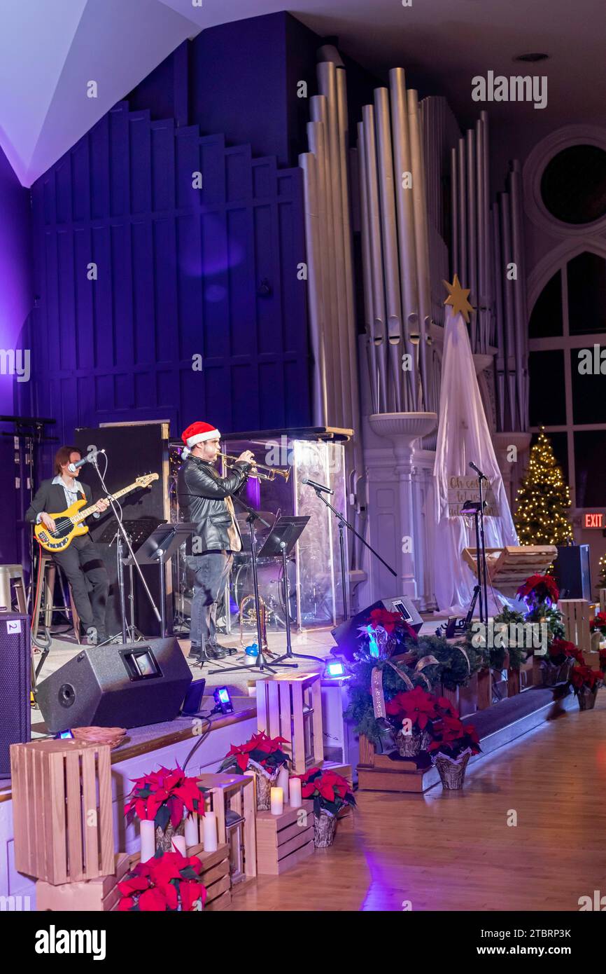 Detroit, Michigan - il quintetto Mason Bays si esibisce presso la Woodside Bible Church durante la celebrazione annuale della Noel Night Holiday di Detroit. Foto Stock