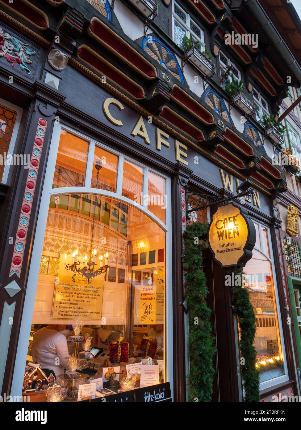 Café Wien, Breite Straße, città vecchia di Wernigerode, Monti Harz, Sassonia-Anhalt, Germania Foto Stock