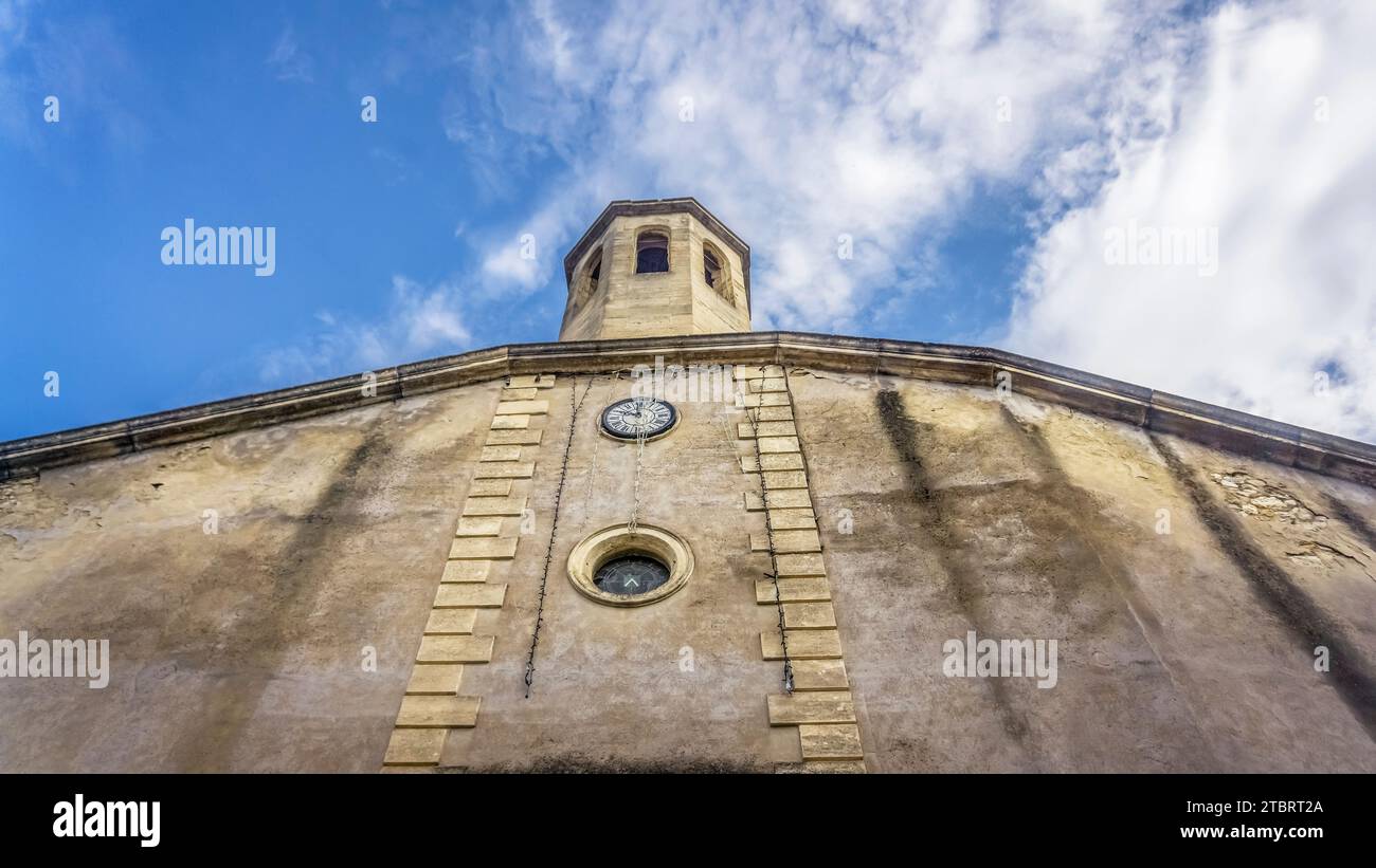 Église Saint Étienne ad Armissan. È stata menzionata per la prima volta nel XV secolo. Il comune si trova nel Parc naturel régional de la Narbonnaise en Méditerranée. Foto Stock