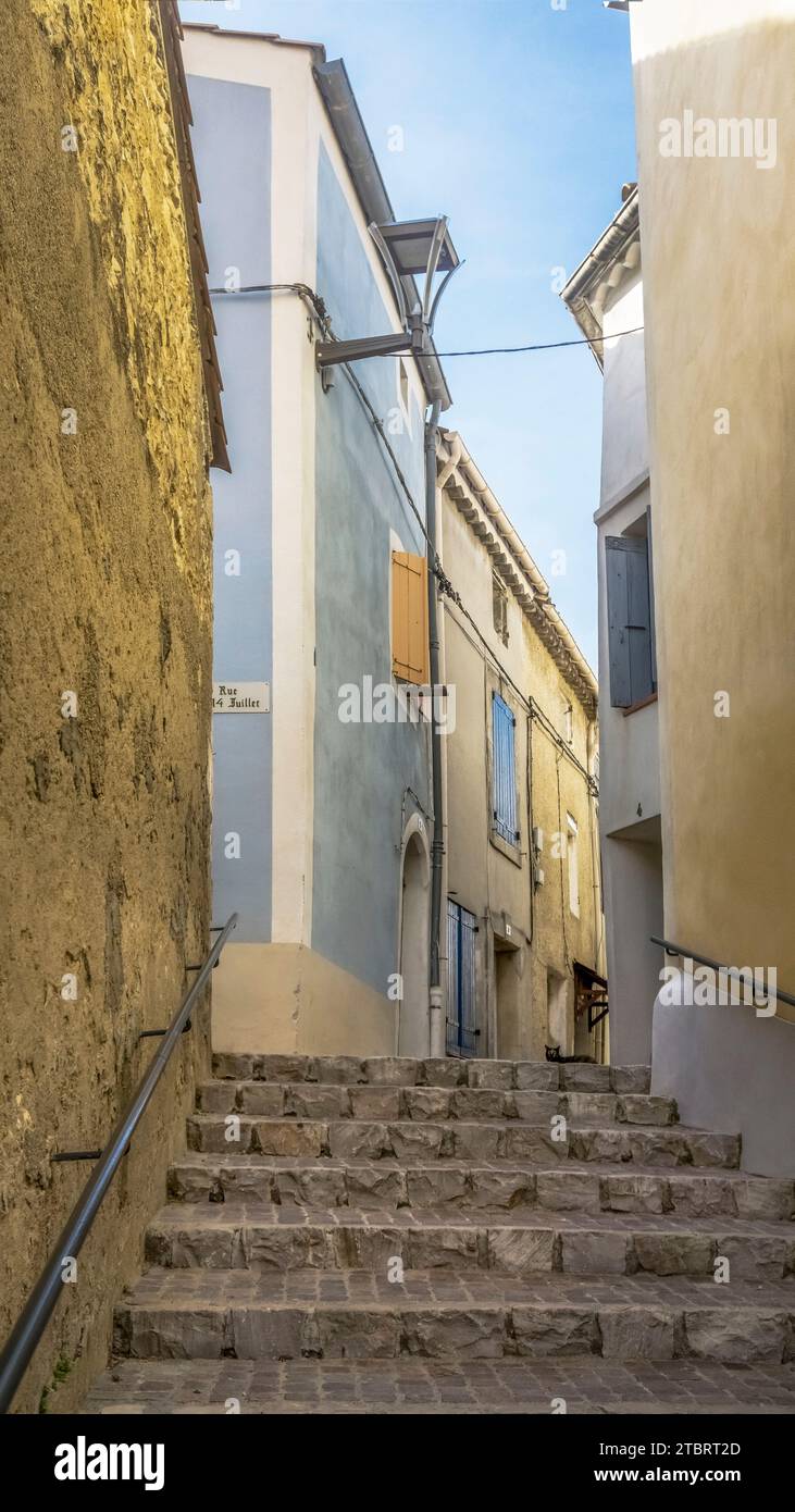 Vicolo del villaggio a Fleury d'Aude. Foto Stock Vicolo del villaggio a Fleury d'Aude. Foto Stock