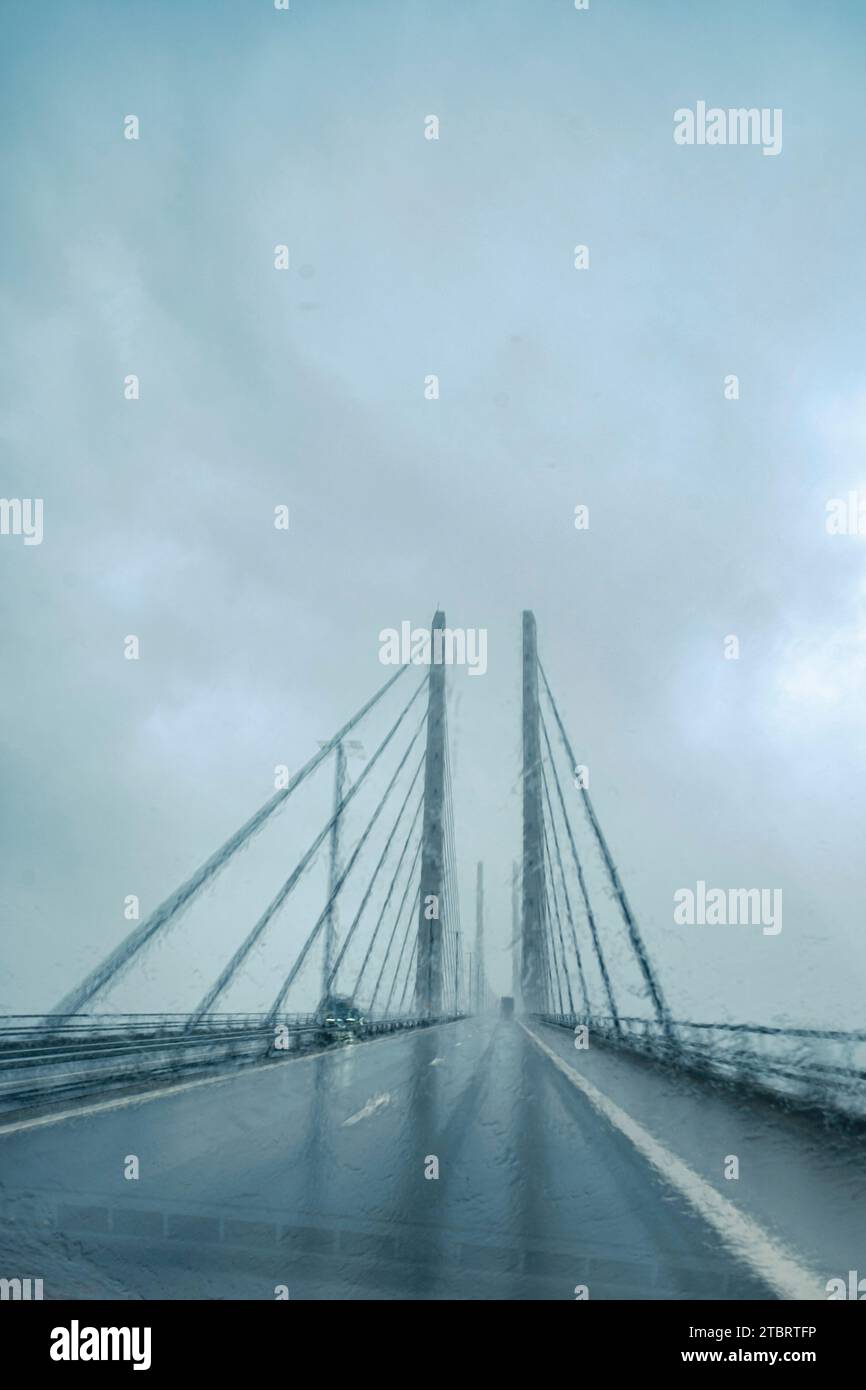 Ponte di Öresund in tempesta e pioggia, Ponte di Öresund, Svezia Foto Stock