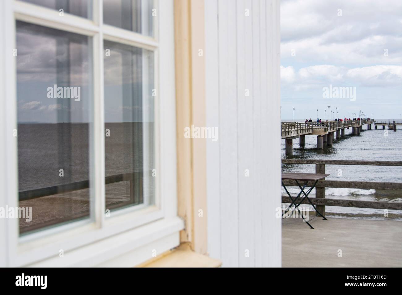 Germania, Meclemburgo-Pomerania occidentale, isola di Usedom, molo, casa, finestra, primo piano, dettaglio Foto Stock