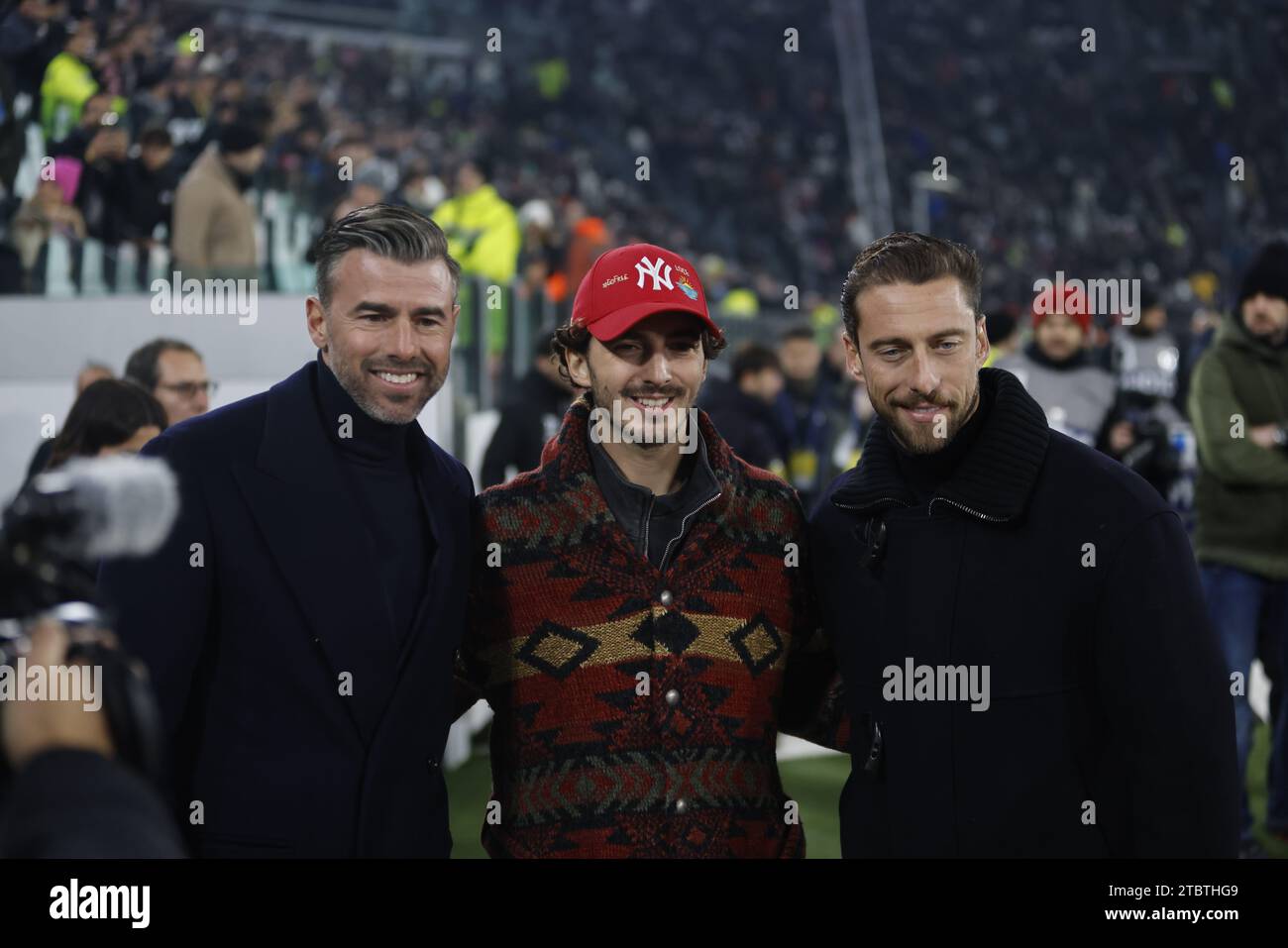 Torino, Italia. 8 dicembre 2023. Andrea Barzagli ex giocatore della Juventus FC, campione del mondo Checco Bagnaia Moto GP e Claudio Marchisio ex giocatore della Juventus FC durante la partita di calcio di serie A tra Juventus FC e Sac Napoli l'8 dicembre 2023 allo stadio Allianz di Torino, Italia. Foto Nderim Kaceli Credit: Agenzia fotografica indipendente/Alamy Live News Foto Stock