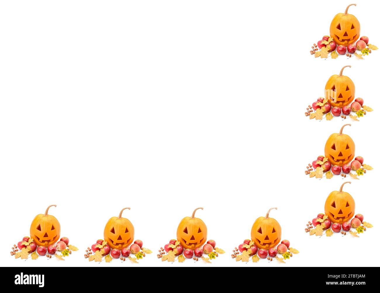 Testa di zucca, noci, mele e foglie gialle isolate su sfondo bianco. Halloween è una festa divertente. Collage. Spazio libero per il testo. Foto Stock