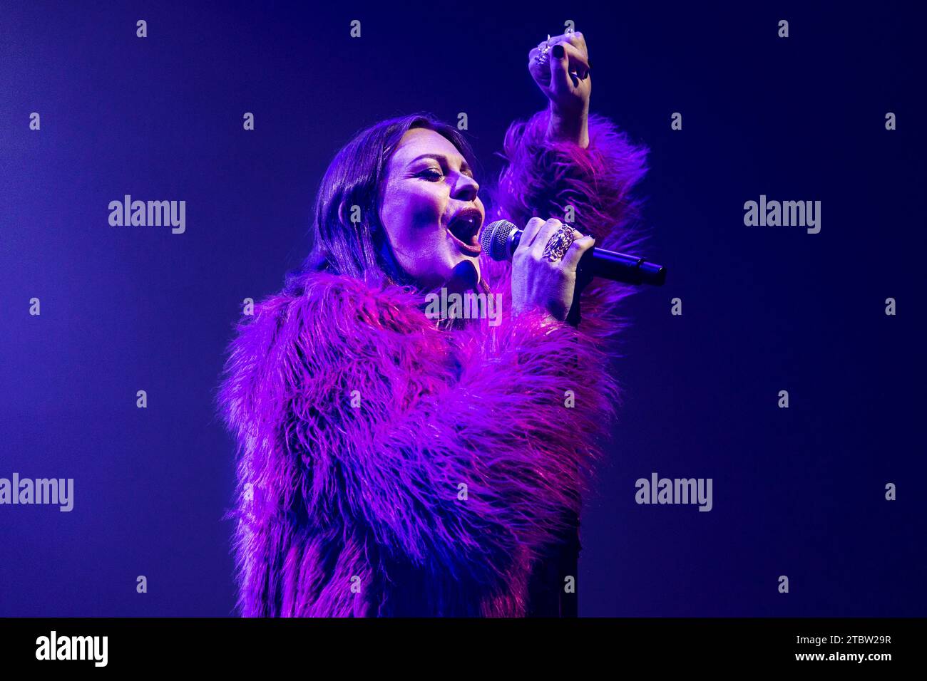 AMSTERDAM - Singer Floor Jansen durante uno spettacolo in AFAS Live. È il suo più grande concerto da solista fino ad oggi. ANP RAMON VAN FLYMEN netherlands Out - belgium Out Credit: ANP/Alamy Live News Foto Stock