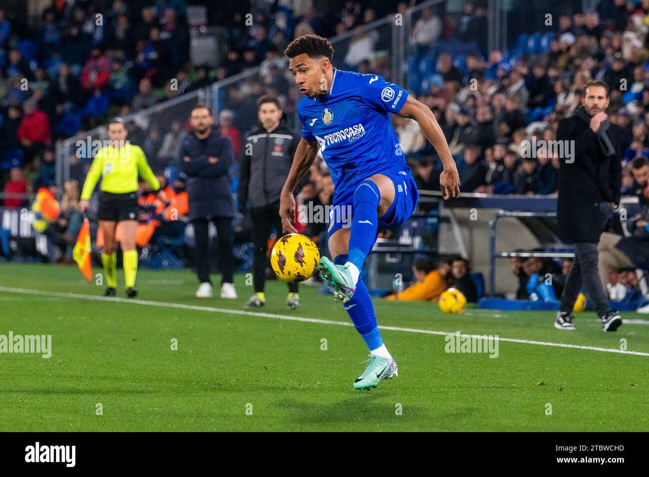 Madrid, Madrid, Spagna. 8 dicembre 2023. Partita di calcio LaLiga EA Sport; Getafe CF 1 - Valencia CF 0 12/08/2023. Controllo del giocatore Getafe CF 4 GASTON ÃLVAREZ (immagine di credito: © Oscar Manuel Sanchez/ZUMA Press Wire) SOLO PER USO EDITORIALE! Non per USO commerciale! Crediti: ZUMA Press, Inc./Alamy Live News Foto Stock