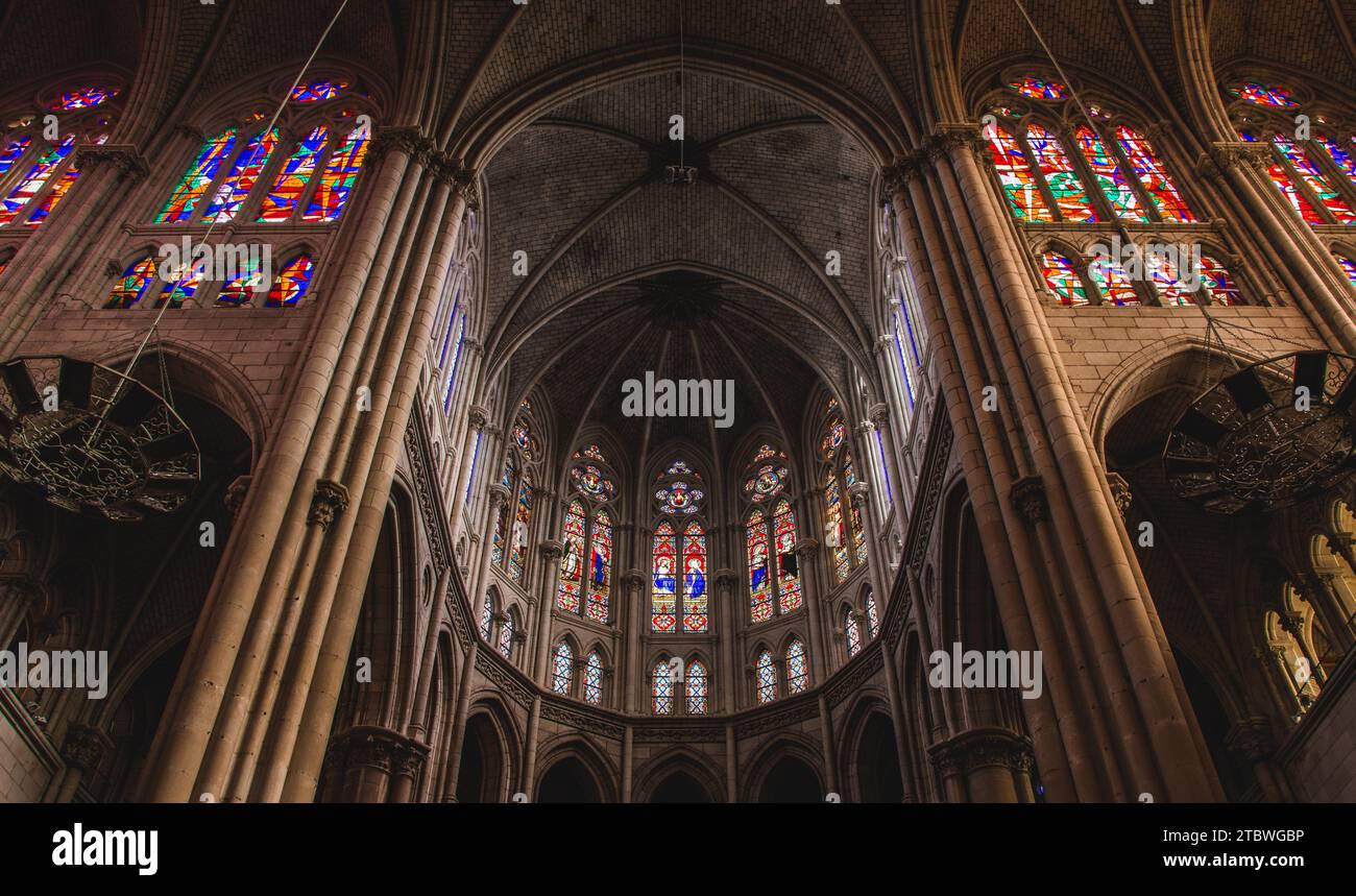 Una foto dell'interno della chiesa di Notre-Dame, a Cholet Foto Stock
