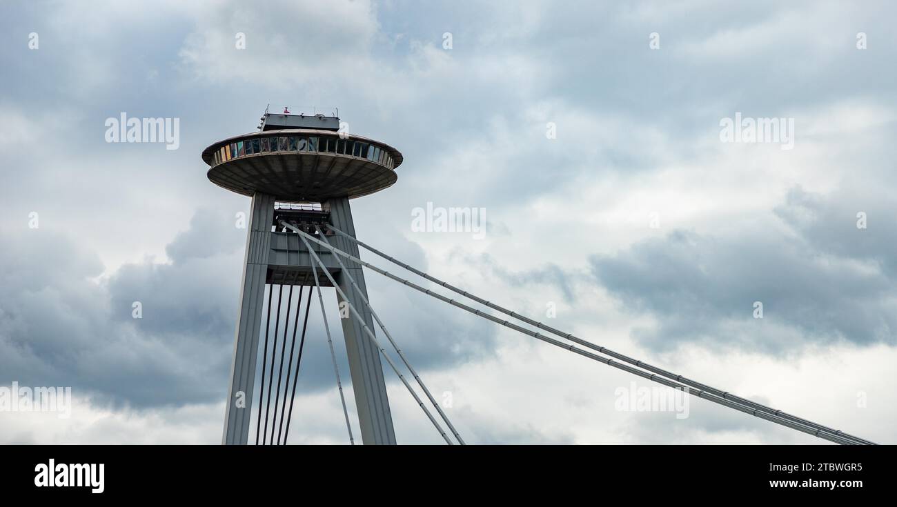 Una foto della piattaforma di osservazione UFO che si affaccia su Bratislava Foto Stock