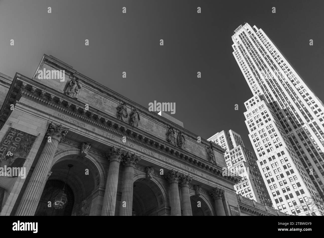 Una foto in bianco e nero della New York Public Library Foto Stock