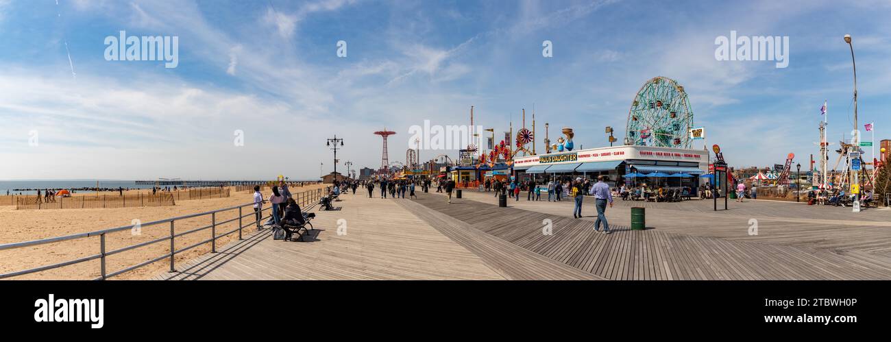 Una foto panoramica di Coney Island Foto Stock