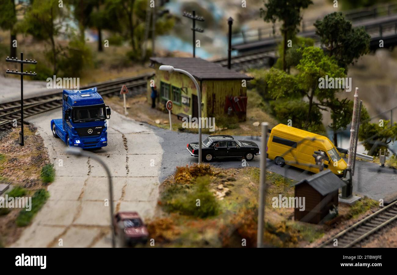 Una foto di una scena di modelli legati ai trasporti all'interno del Grand Maket Russia, un museo in miniatura Foto Stock