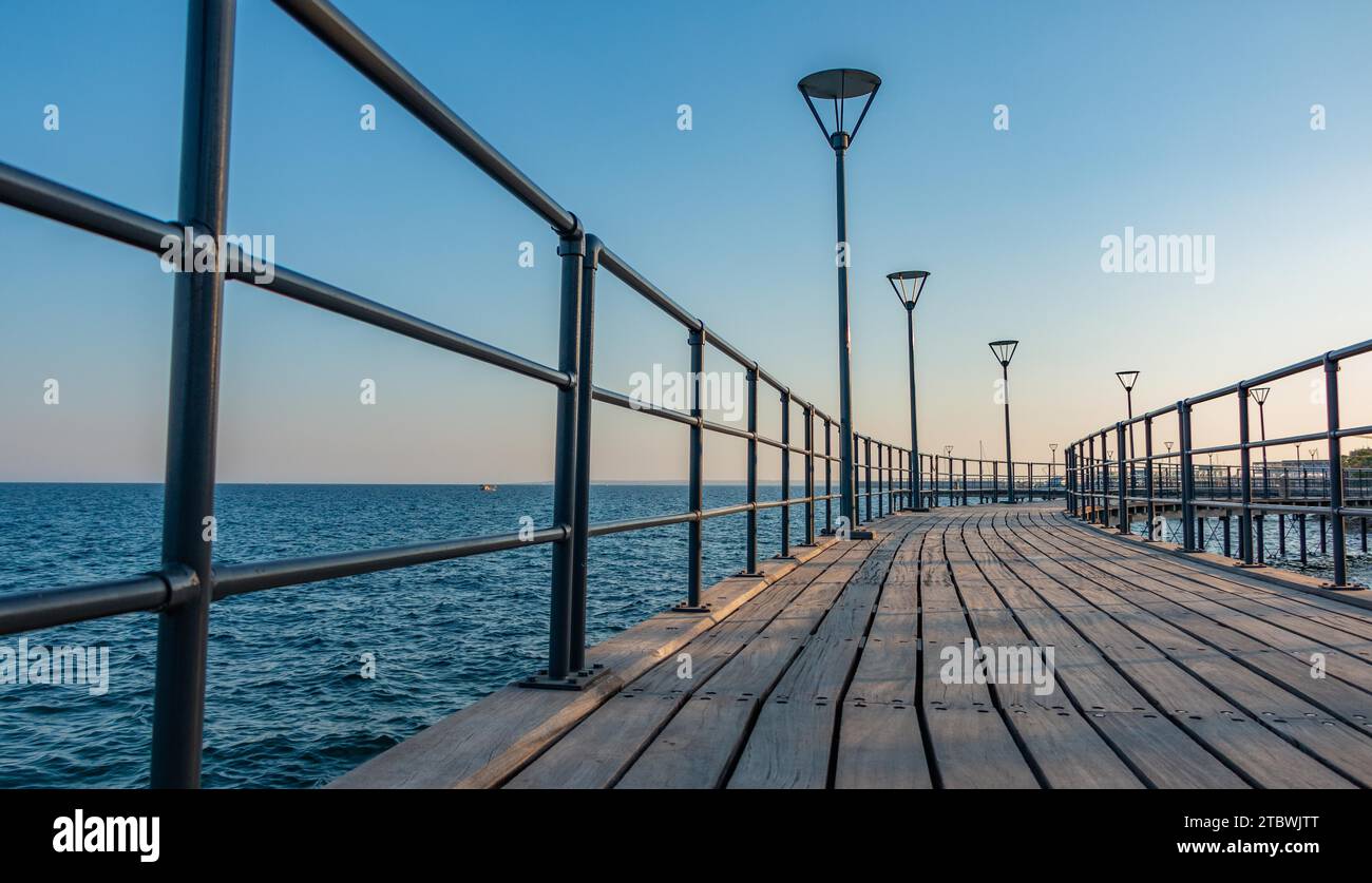 Una foto di un molo nella grande passeggiata di Limassol Foto Stock