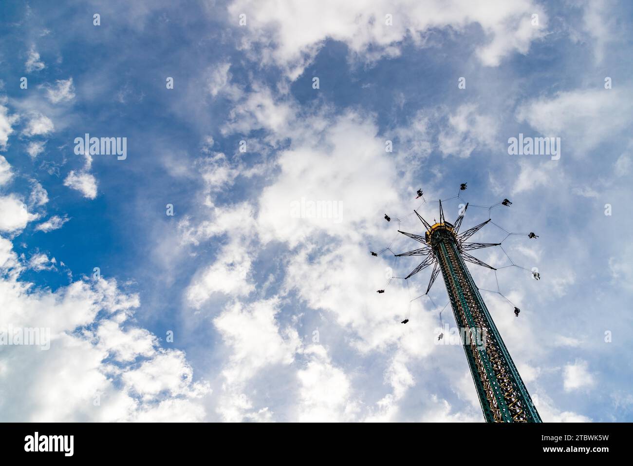 Una foto della Prater Tower nel parco divertimenti Prater Foto Stock