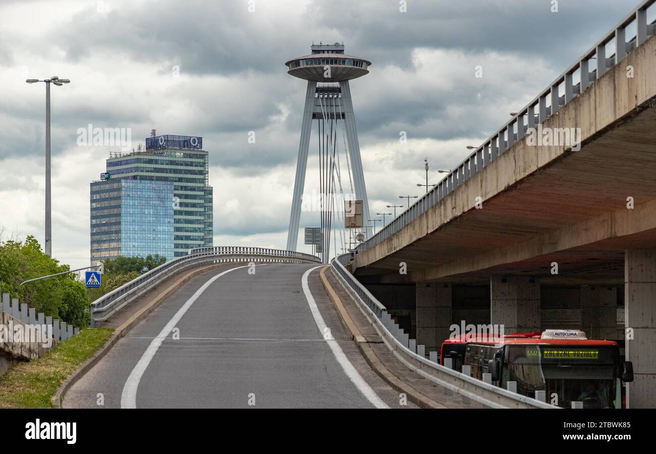 Un'immagine dell'SNP del ponte vista dal sottopassaggio su uno dei suoi bordi Foto Stock