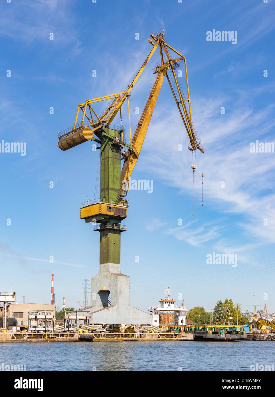 Una foto di una grande gru nel cantiere di Danzica Foto Stock