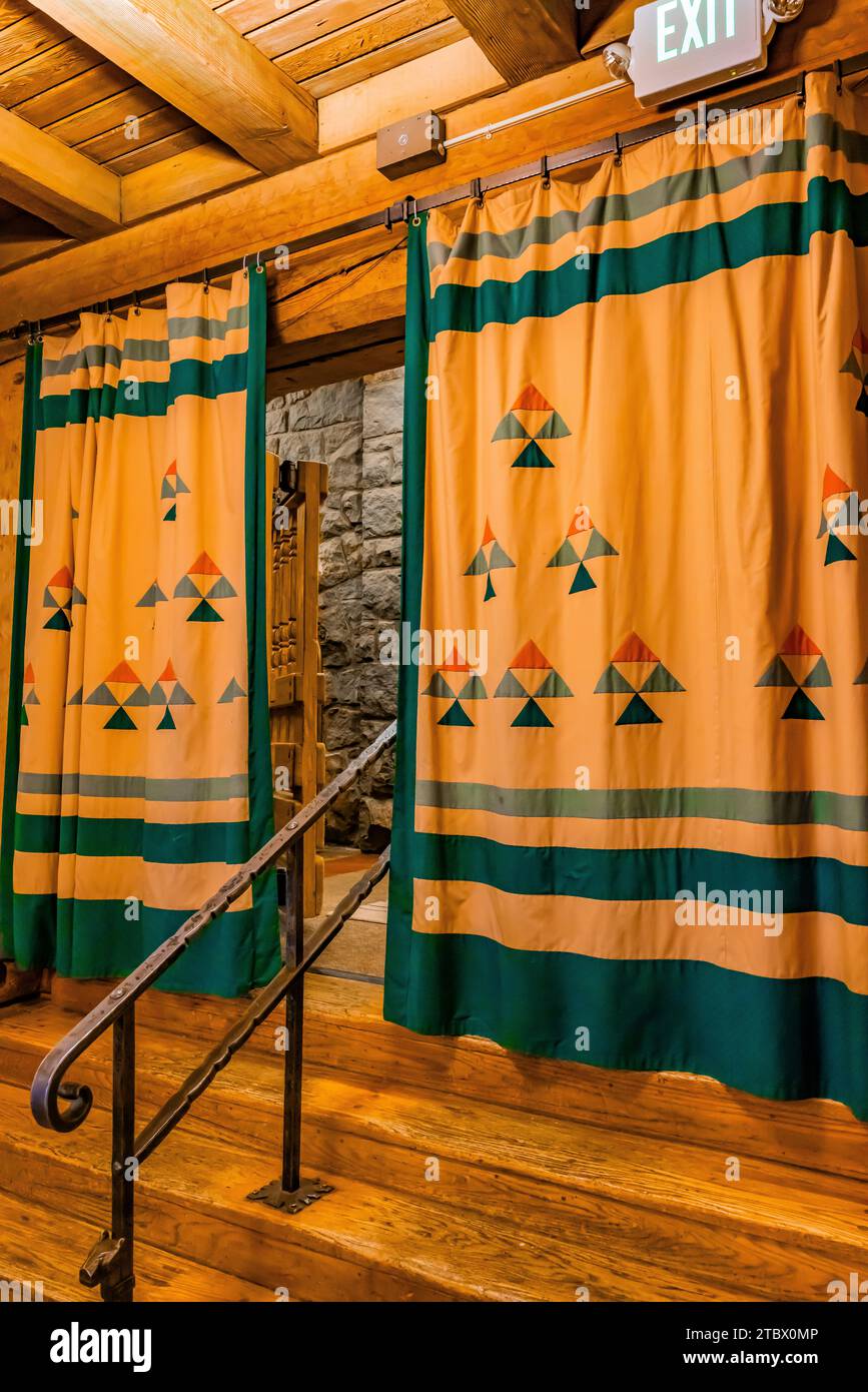 Ingresso alla sala Barlow, una sala riunioni nel Timberline Lodge sul Monte Hood, Mt. Hood National Forest, Oregon, USA Foto Stock