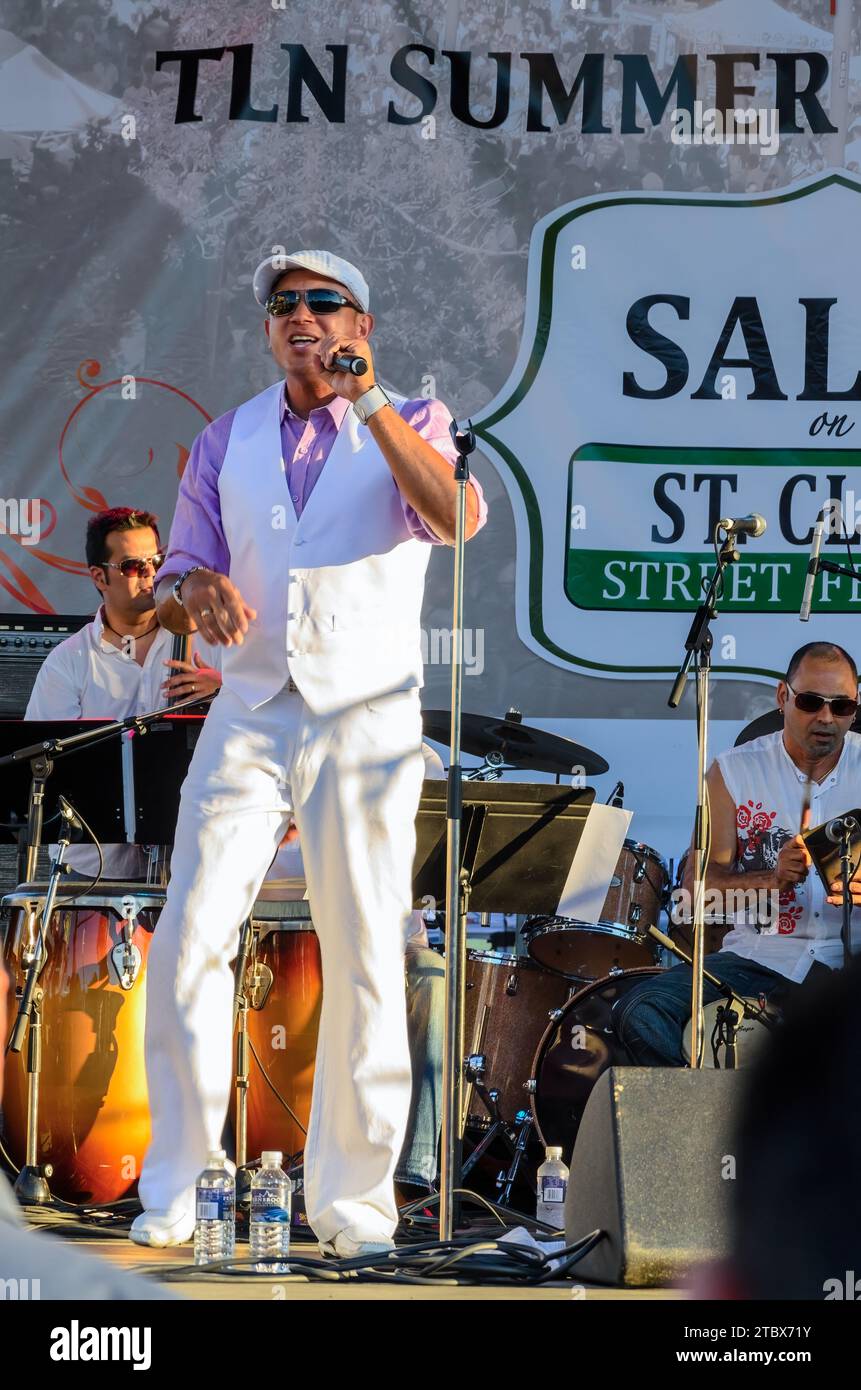 Toronto, Canada - 14 febbraio 2013: Scena diurna di salsa su Saint Clair Avenue West. Tradizionale festival estivo annuale latino-americano. Foto Stock