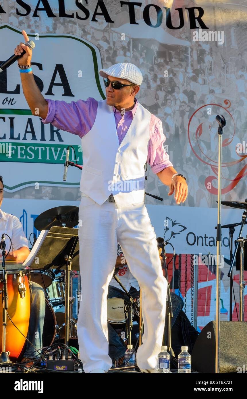 Toronto, Canada - 14 febbraio 2013: Scena diurna di salsa su Saint Clair Avenue West. Tradizionale festival estivo annuale latino-americano. Foto Stock