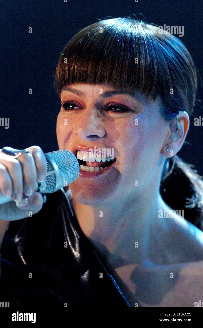 Milano Italia 2005-03-21 : Alexia, cantante italiana, durante il concerto dal vivo all'evento musicale "Music for Asia" al Forum d'Assago Foto Stock