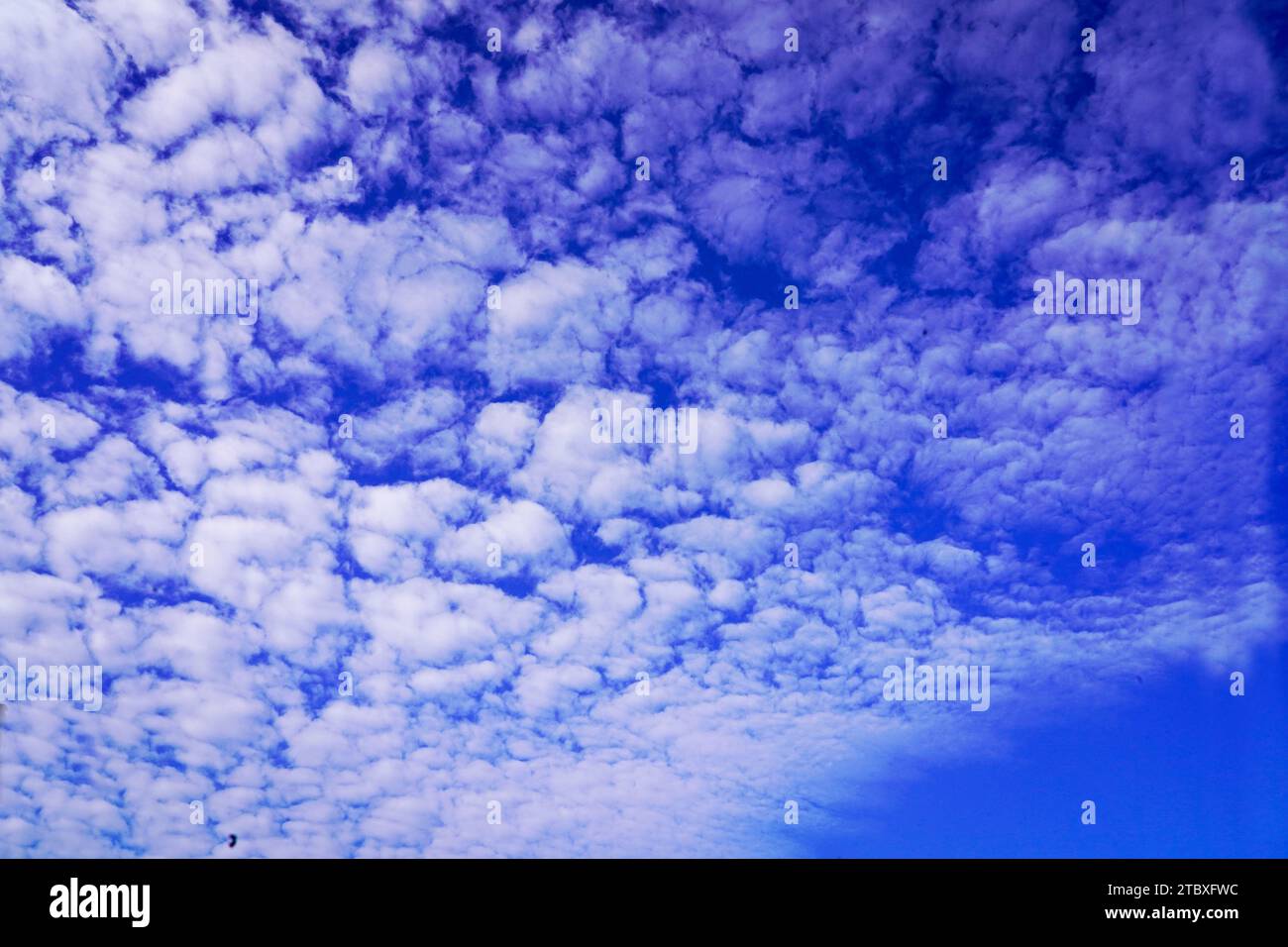 BLUE E REDISHYELLOW SKY IN TUTTO IL MONDO Foto Stock