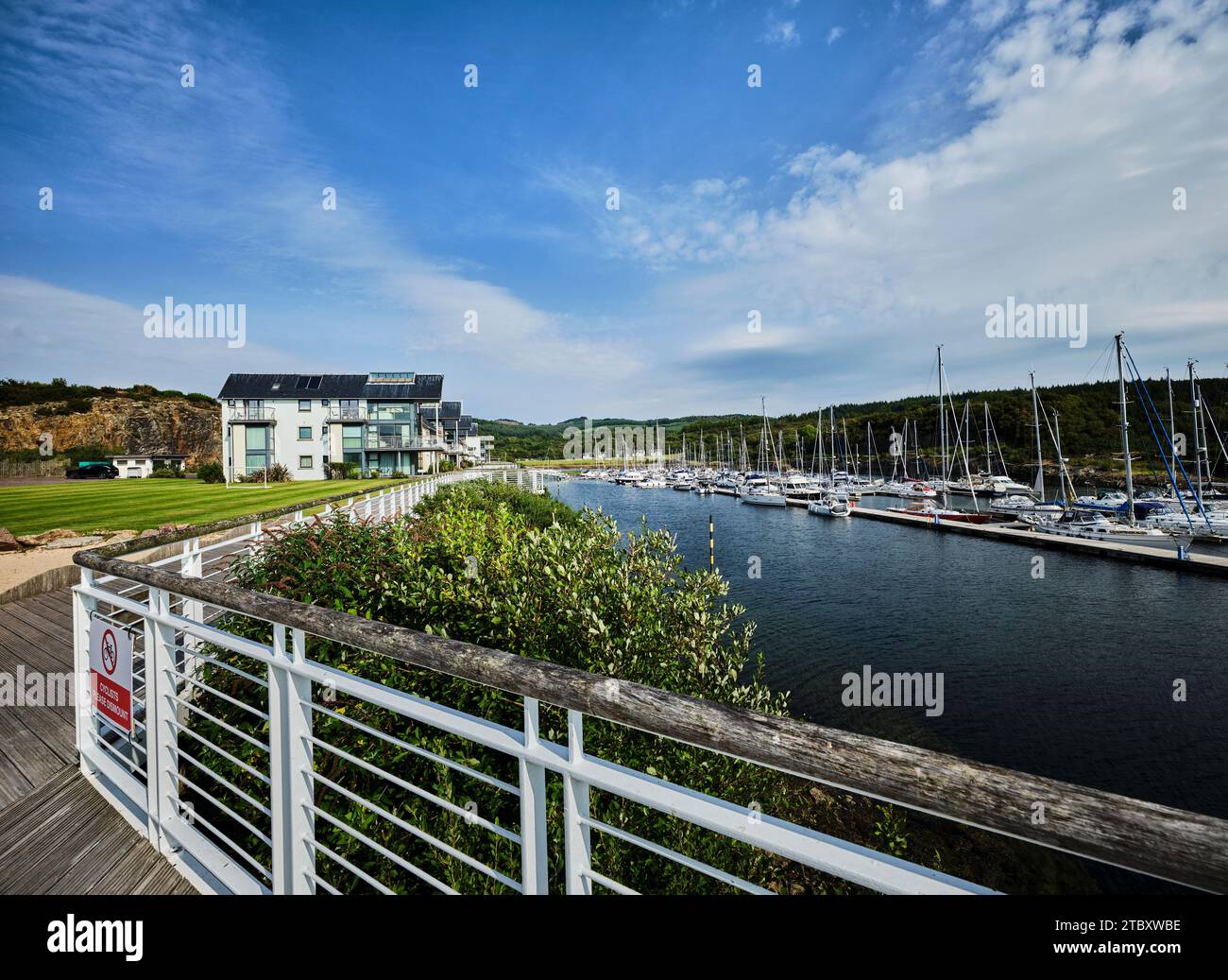 Il porto e la sistemazione presso Portavadie Marina, Argyll e Bute Foto Stock