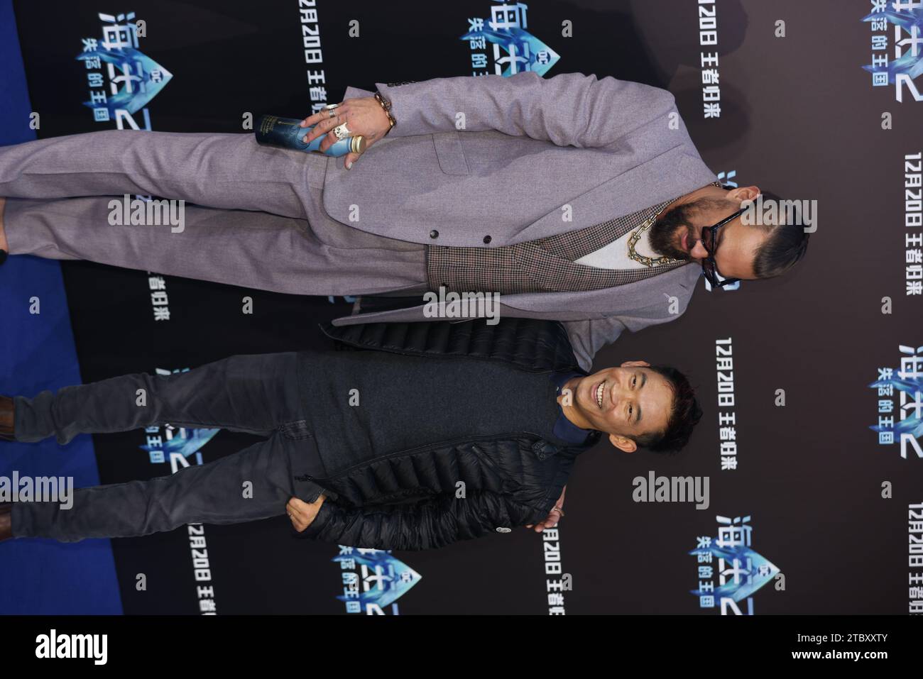 SHANGHAI, CINA - 9 DICEMBRE 2023 - il regista James Wan e l'attore principale Jason Momoa partecipano al roadshow per il film Aquaman and the Lost Kingdom in SH Foto Stock