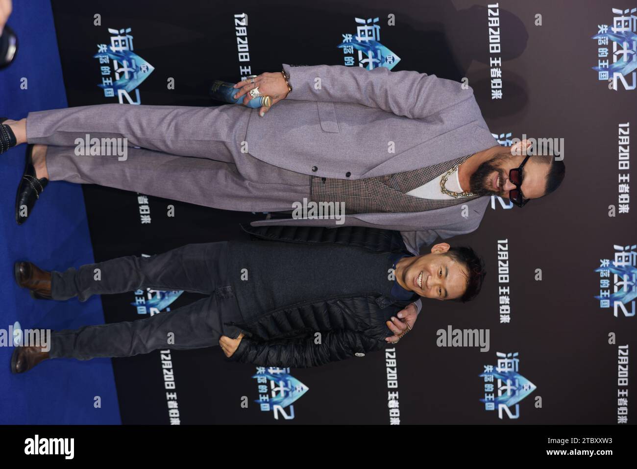 SHANGHAI, CINA - 9 DICEMBRE 2023 - il regista James Wan e l'attore principale Jason Momoa partecipano al roadshow per il film Aquaman and the Lost Kingdom in SH Foto Stock