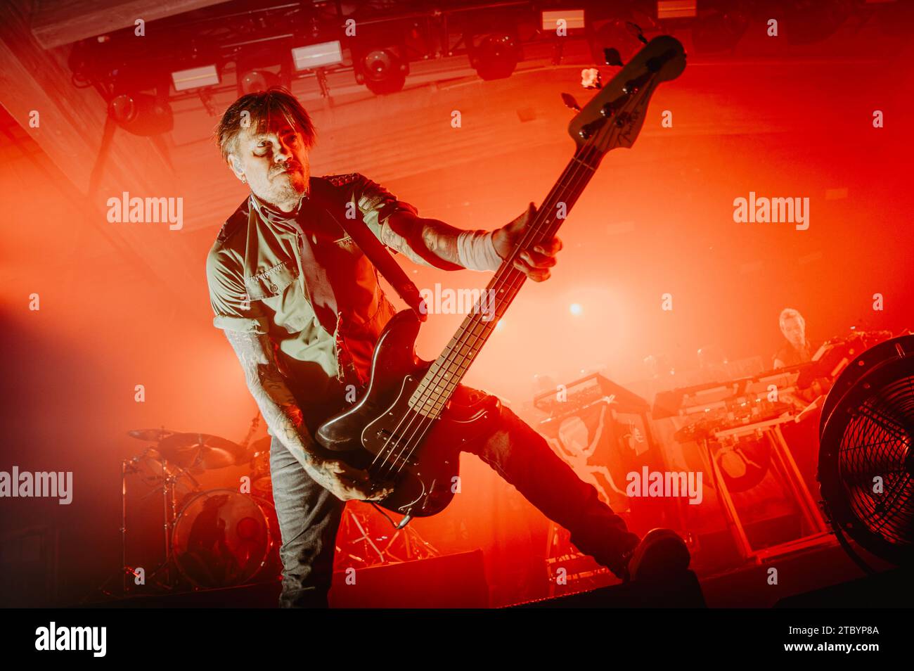 Copenhagen, Danimarca. 2 dicembre 2023. Il gruppo elettronico inglese The Prodigy esegue un concerto dal vivo al Tap1 di Copenaghen. Qui il musicista dal vivo Rob Holliday è visto dal vivo sul palco. (Foto: Gonzales Photo - Nikolaj Bransholm). Foto Stock